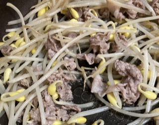 豆もやしの豚肉炒め