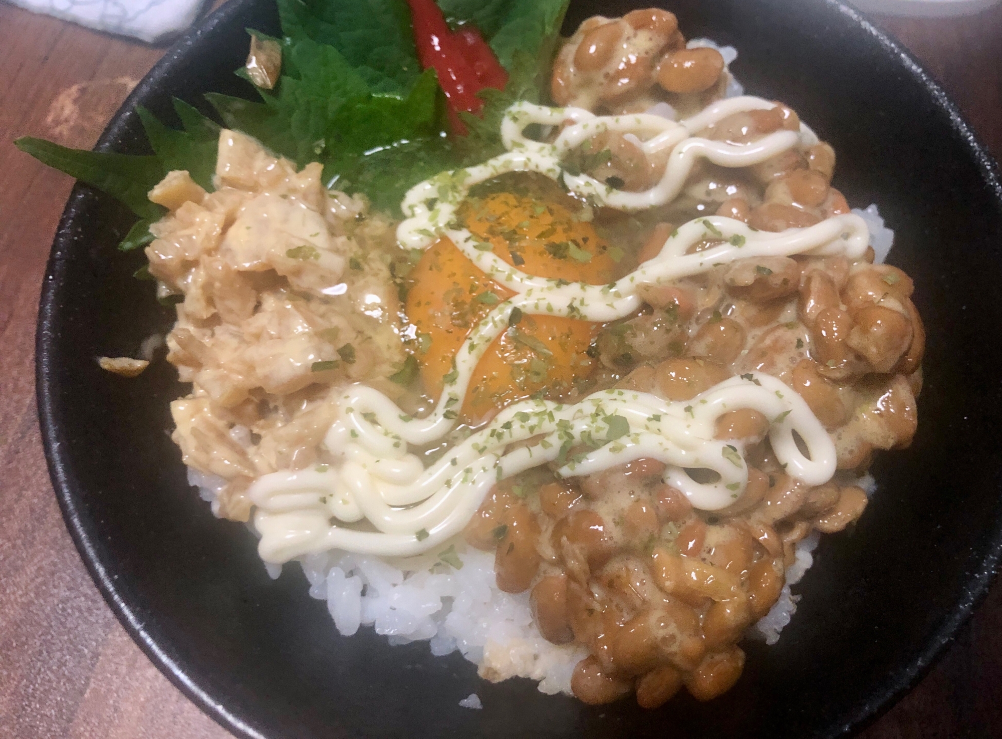 刻み生姜入り★ピリ辛紫しそ梅納豆ご飯