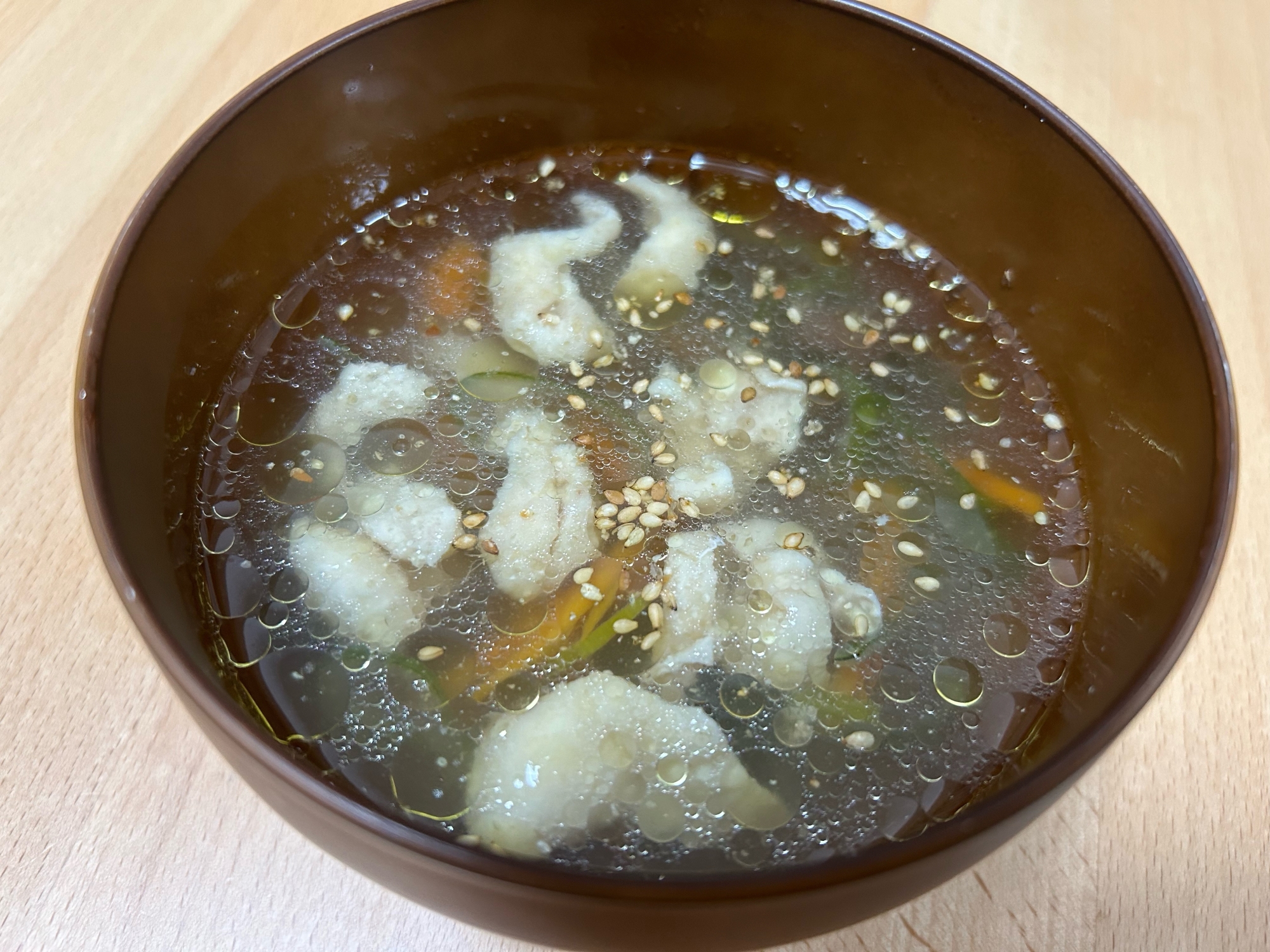 旨みたっぷり鶏皮スープ