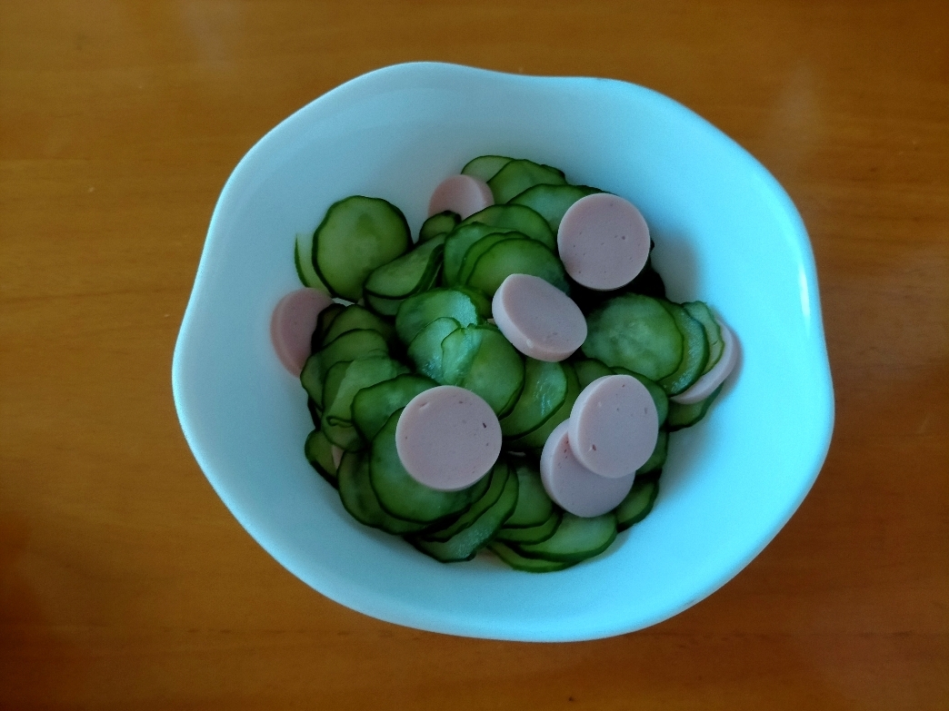 きゅうりと魚肉ソーセージの酢の物