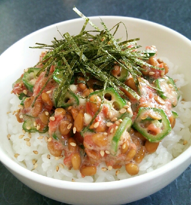 簡単ウマイ♪梅とオクラ納豆の丼