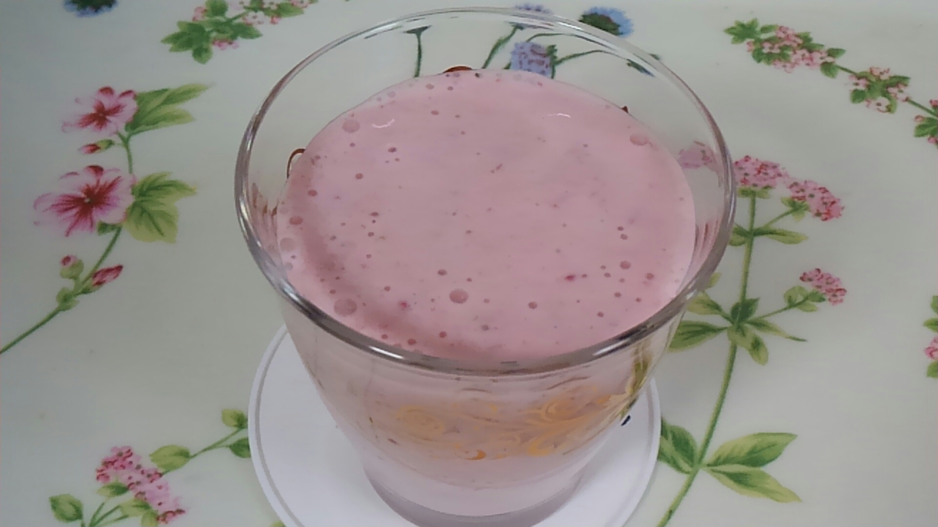 苺とリンゴとバナナとサトウキビ糖と牛乳のジュース☆