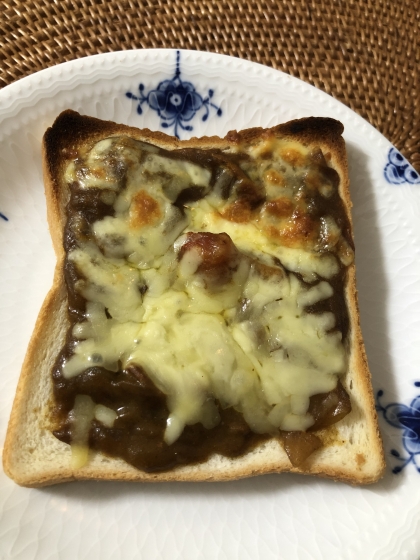 昨日のカレーで朝ご飯！簡単カレートースト♪