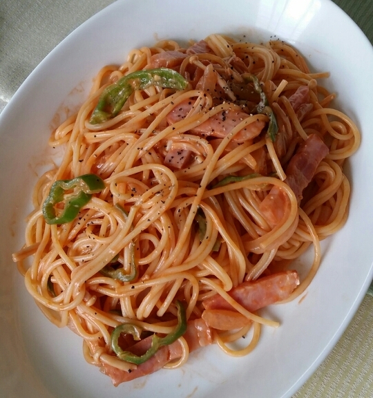 クリームチーズでまろやか 厚切ベーコンのナポリタン レシピ 作り方 By ぱんだパンだ 楽天レシピ