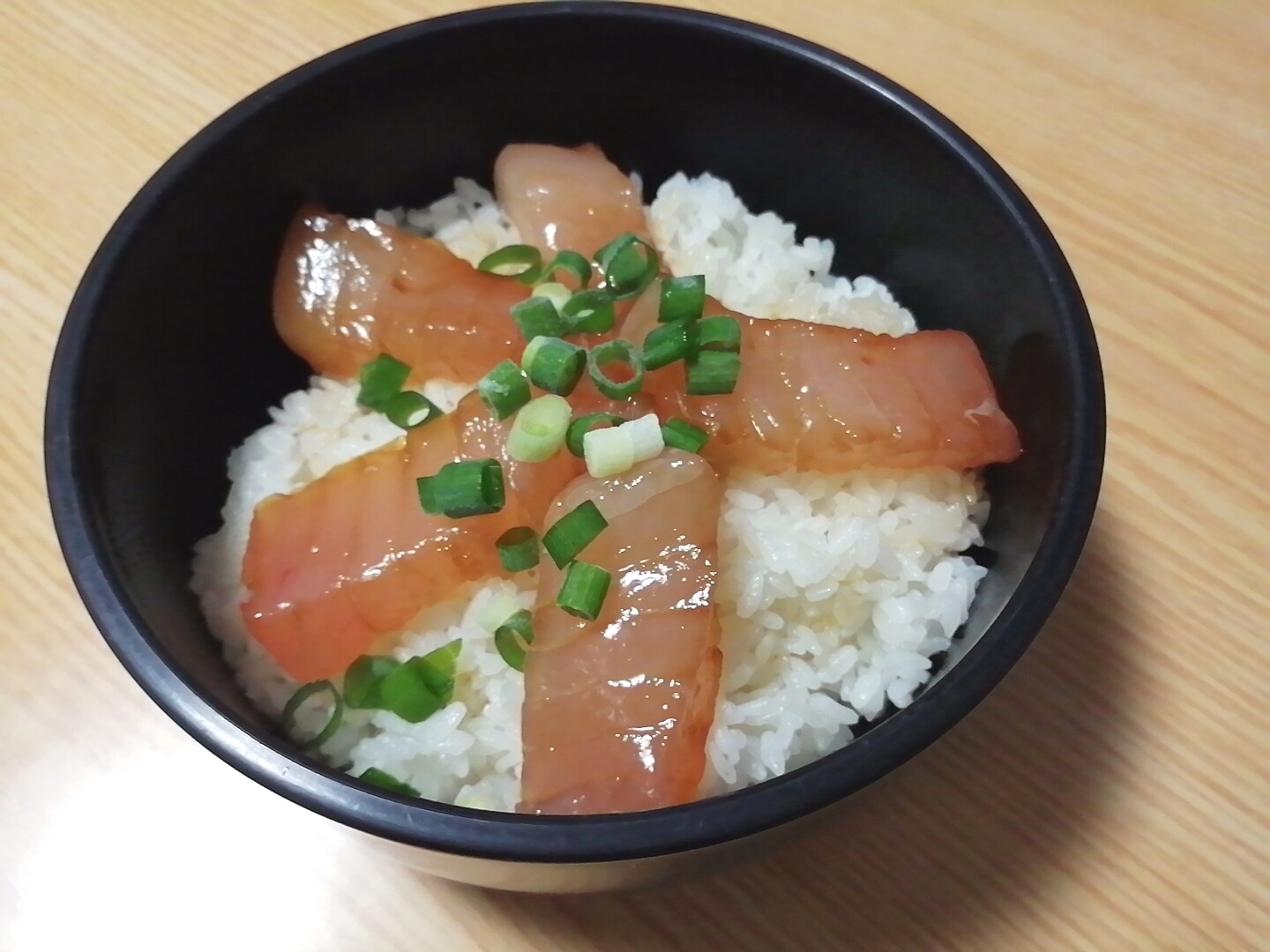 まぐろの漬け丼