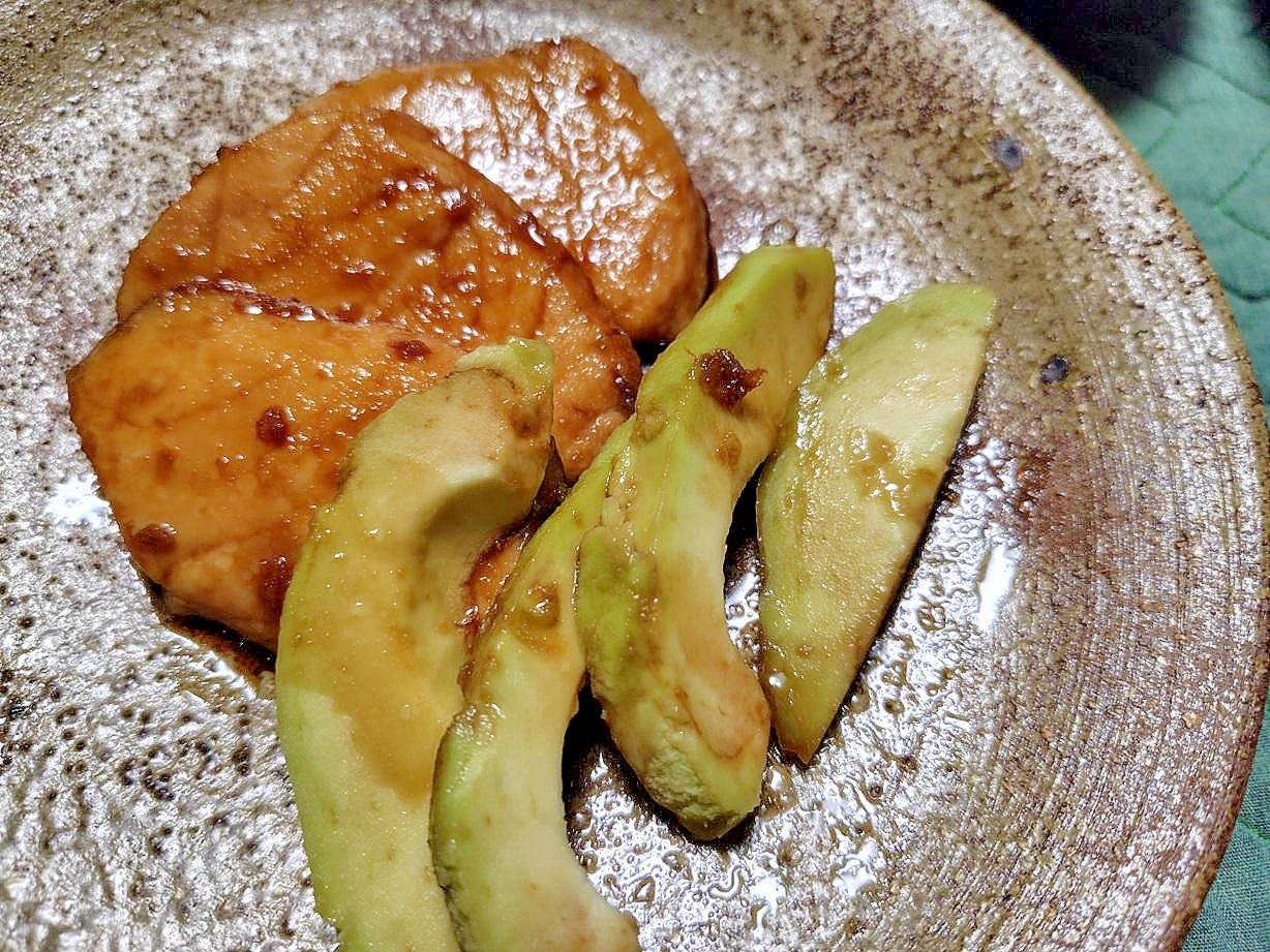 加熱でとろけるアボカドとマグロの照り焼き