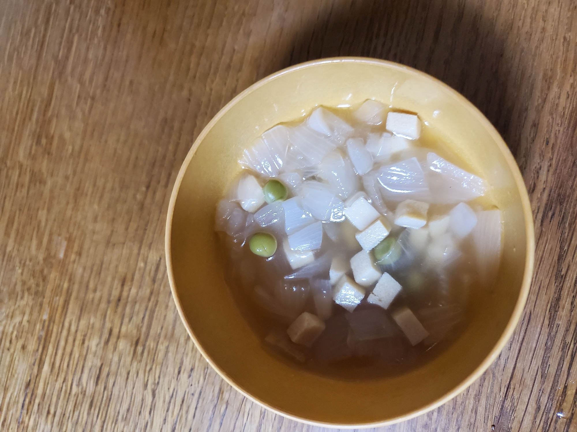 新玉ねぎと高野豆腐とグリンピースのスープ