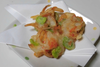 自家製そら豆が採れたので早速かき揚げにしました。新玉ねぎも甘いし桜海老の彩りも奇麗で最高のかき揚げになりました。
美味しかったです♪