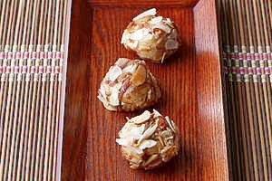 白玉団子のナッツまぶし