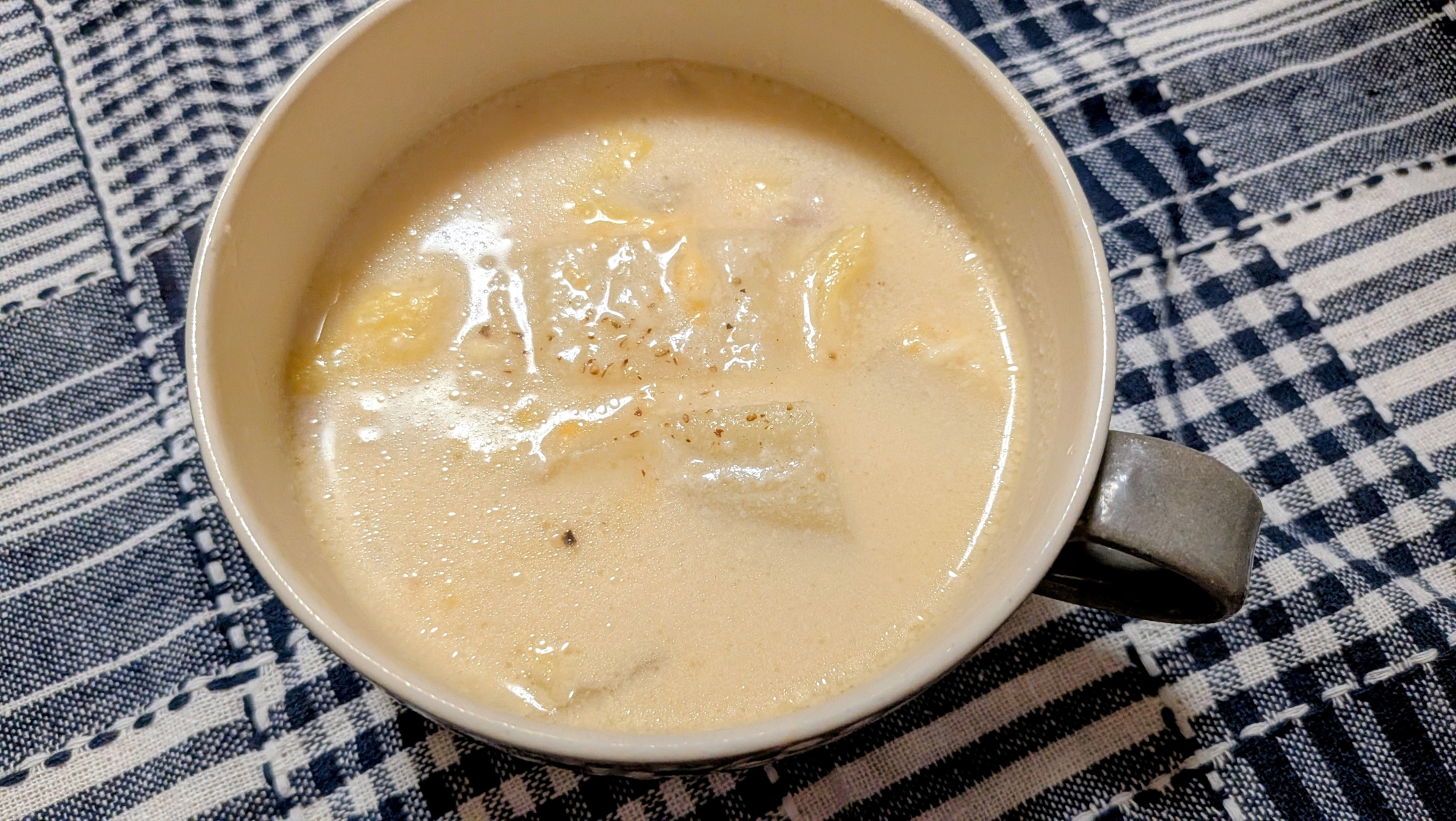 国産チーズと酒粕入り♪白菜の豆乳味噌スープ