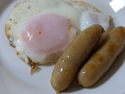 目玉焼きとウインナー