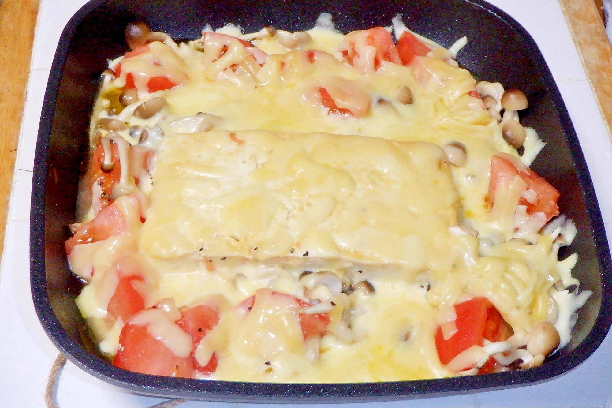 簡単♪豆腐とトマトとブナシメジのチーズ焼き