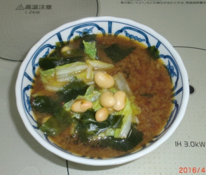 白菜と大豆の赤だし