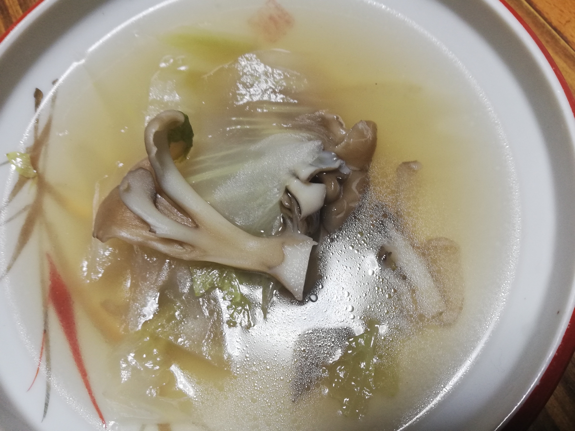 白菜と舞茸の中華スープ