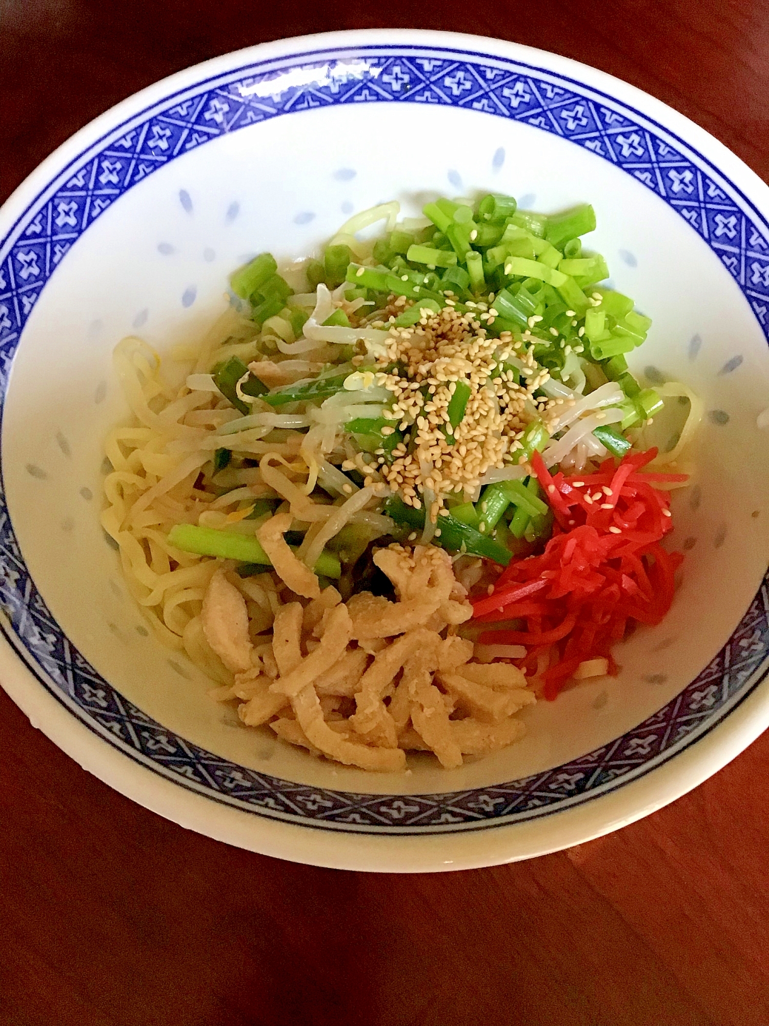 鶏とニラとモヤシの冷やし中華。