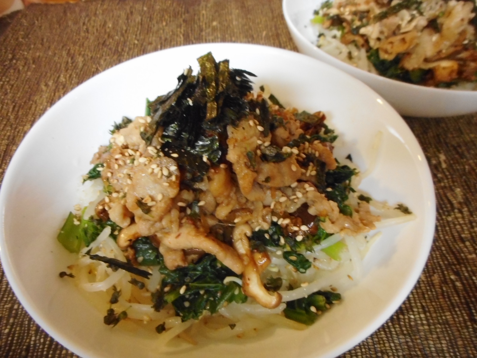 シソの実と椎茸の豚焼肉丼