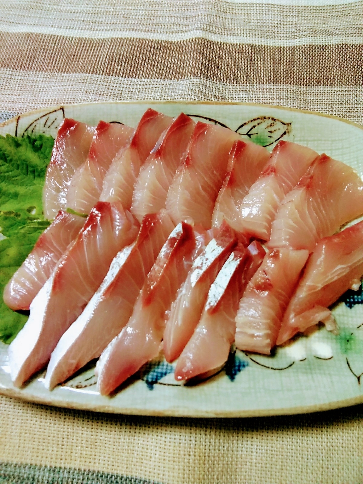 オリーブオイル レモンで食べる活ハマチの刺身 レシピ 作り方 By ここなっつん 楽天レシピ オリーブオイル レモンで食べる活ハマチの刺身 レシピ 作り方 By ここなっつん 楽天レシピ
