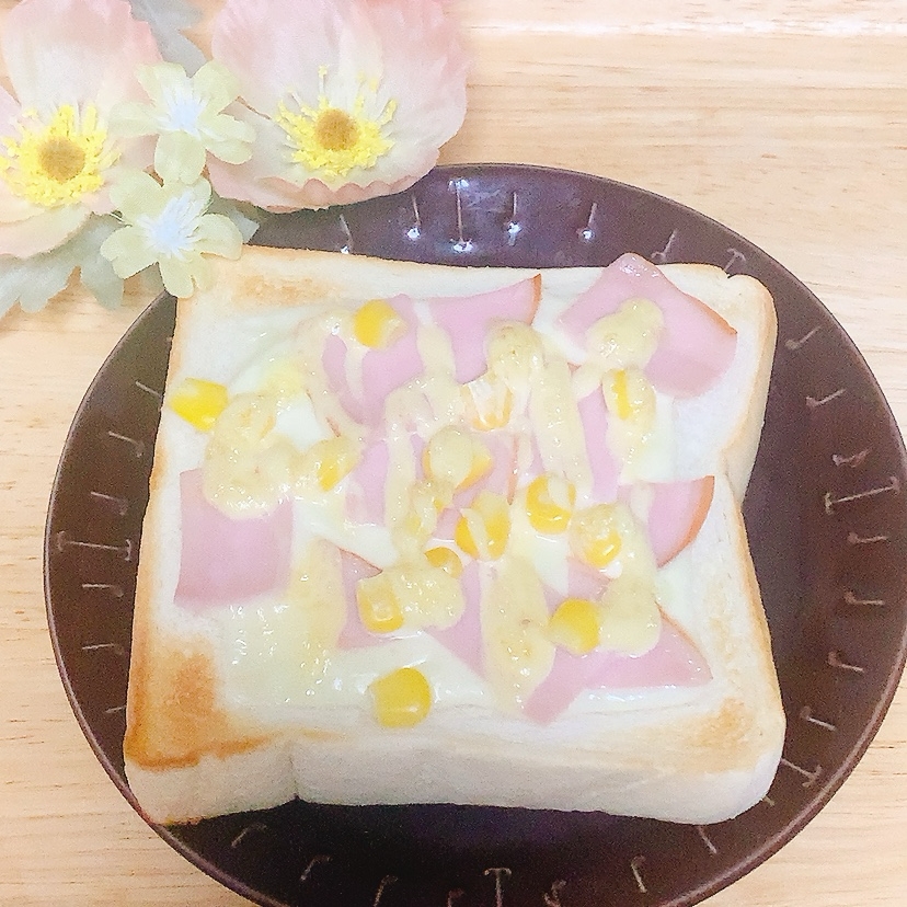 コーン＋ハム♪トーストෆ˚*