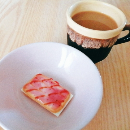 乾パンジャムトーストときな粉カフェオレの朝食セット