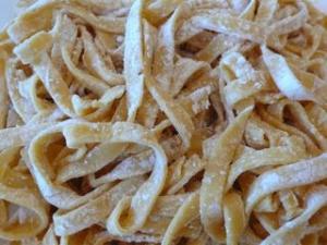 セモリナ粉と強力粉の手打ちパスタ