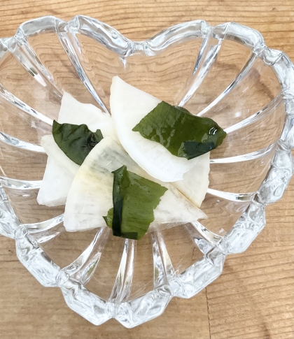 蕪とわかめの中華風サラダ