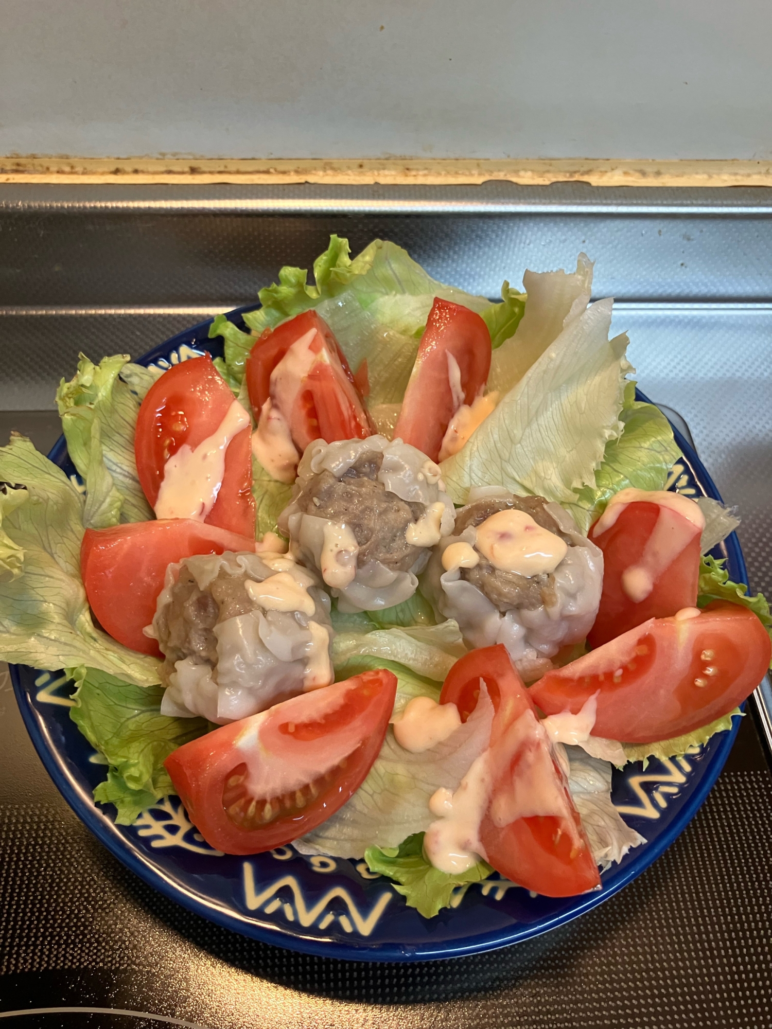 焼売サラダ♪スイートチリマヨソース掛け^_^