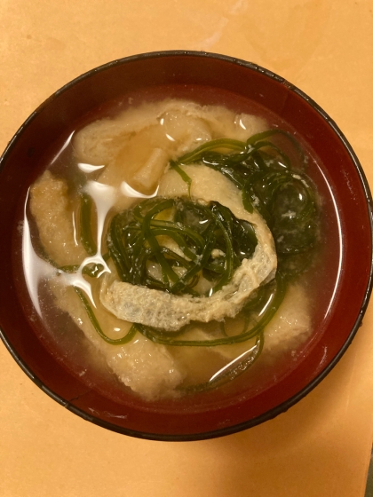 刻み昆布と油揚げの味噌汁