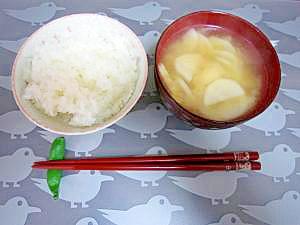 和朝食！大根と油揚げのお味噌汁