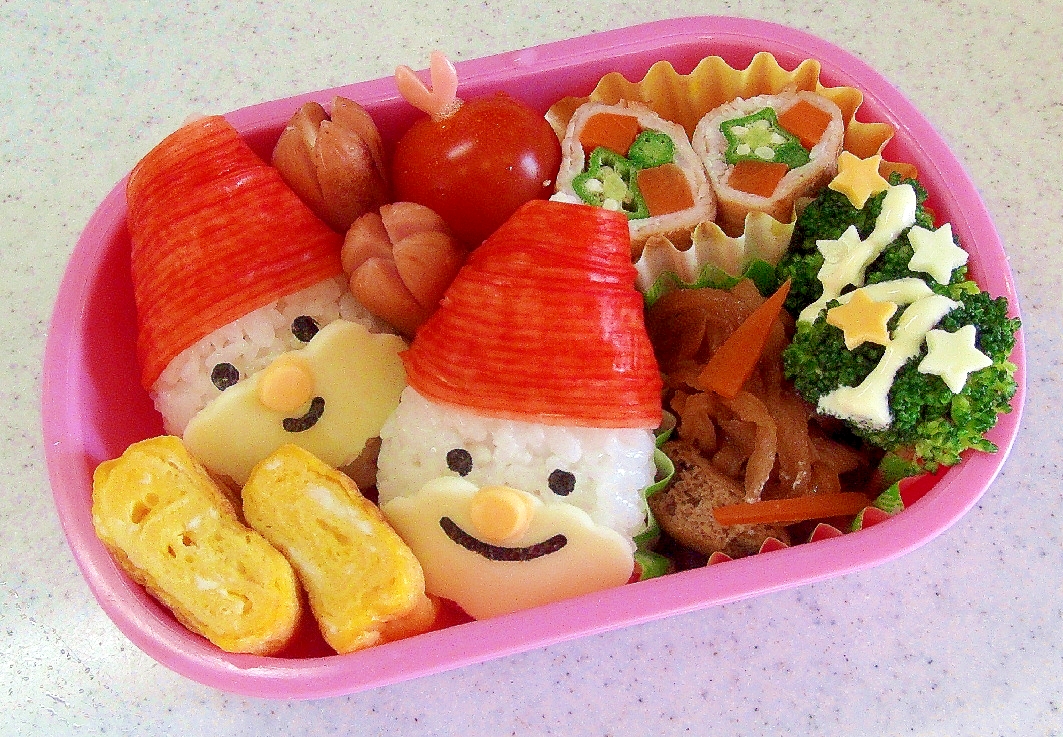 幼稚園弁当　キャラ弁　クリスマス　サンタおにぎり