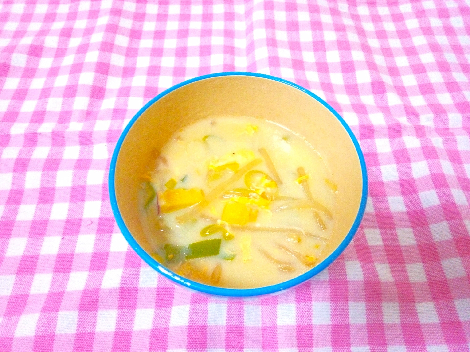 さつまいも入り♪もやしのかきたまお味噌汁