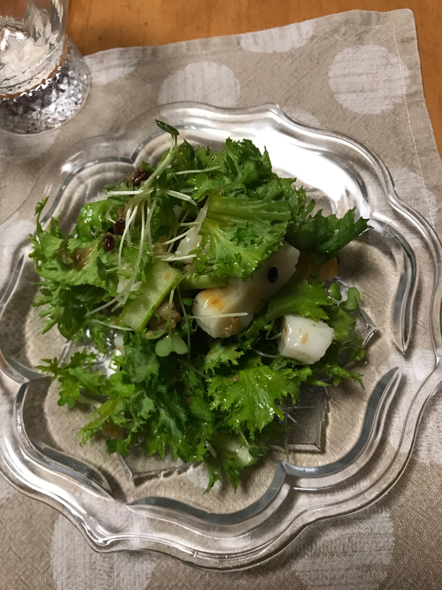 わさび菜と笹かまのキヌアのポン酢サラダ