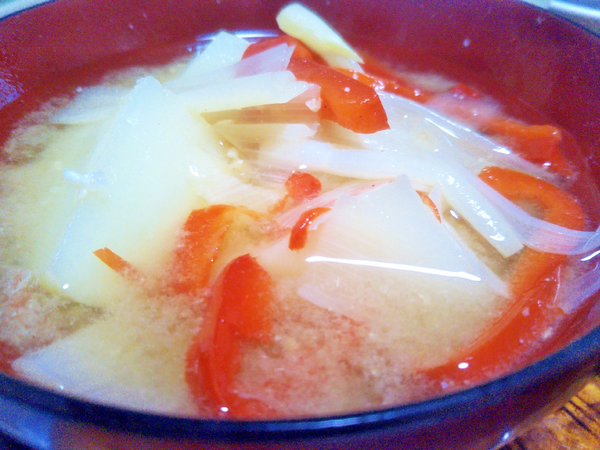 長ネギ赤パプリカ白菜の味噌汁