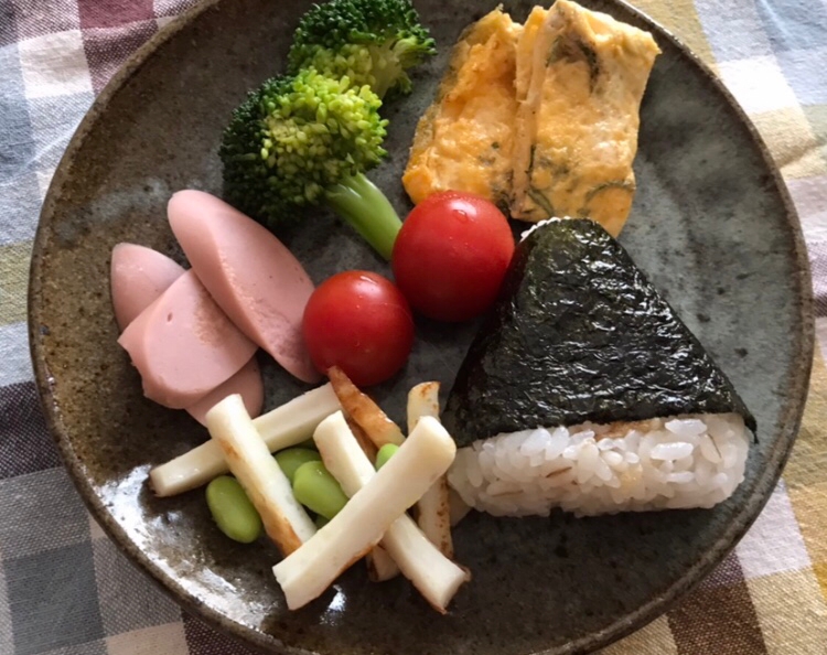 天かす海苔巻きおむすびの朝ごはん