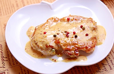 生クリーム仕立ての鶏肉のマスタードソース