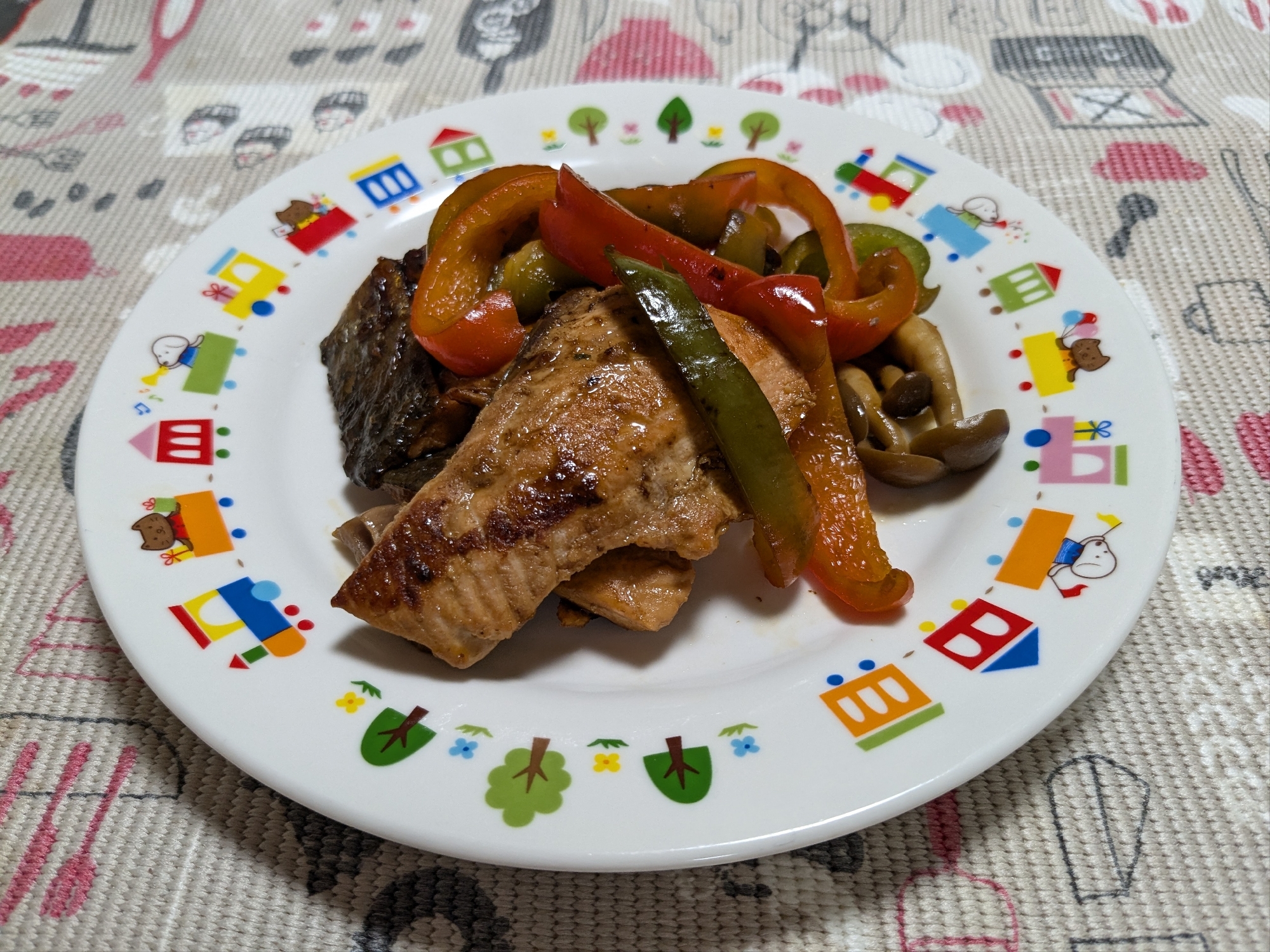 秋鮭とピーマンしめじの醤油バター炒め