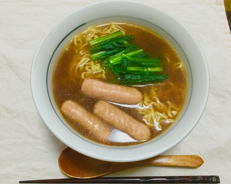 袋麺で♪レンチン小松菜とウインナー醤油ラーメン♡