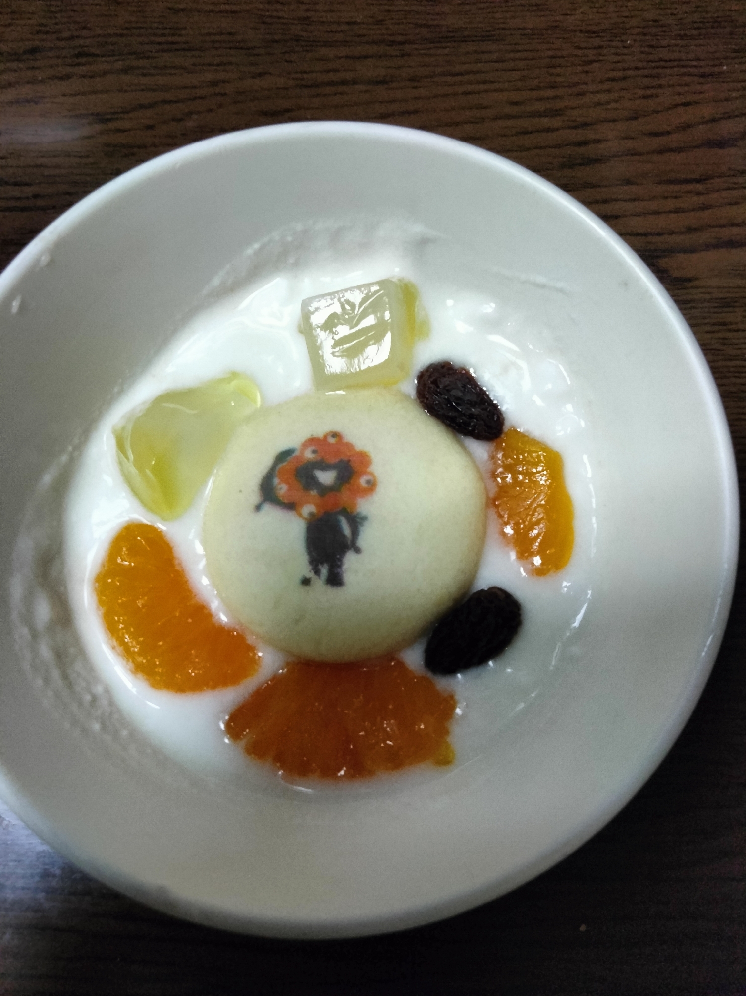 今日のヨーグルト♡ミャクミャク菓子&みかんレーズン