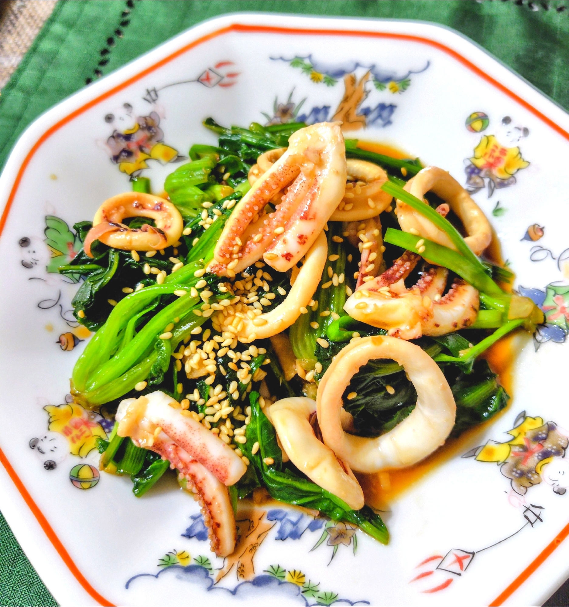 【主菜】イカとほうれん草のオイスターソース炒め