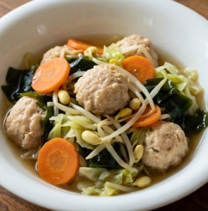 鶏つくねキャベツわかめエリンギ人参オクラ豆もやし蒸