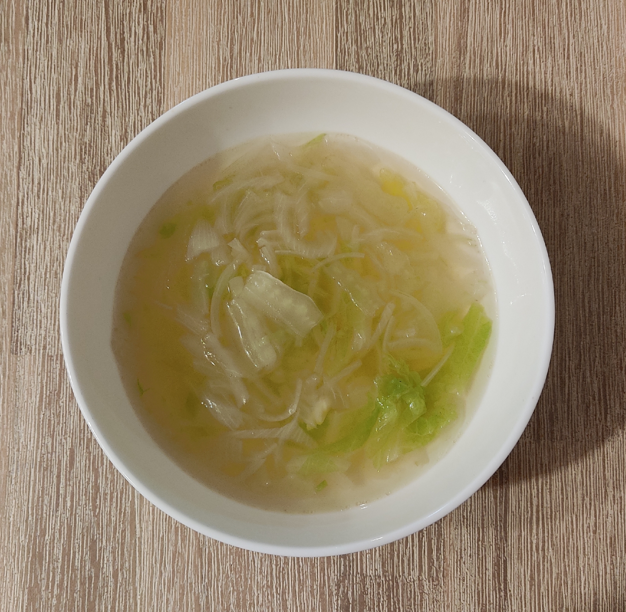 野菜不足解消☆白菜と玉ねぎの中華スープ