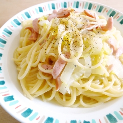 パスタに吸わせすぎてしまってスープスパでなくなってしまったのですが…
フライパンひとつでできるのはよいですね。白菜とパスタの相性もグーでした♪