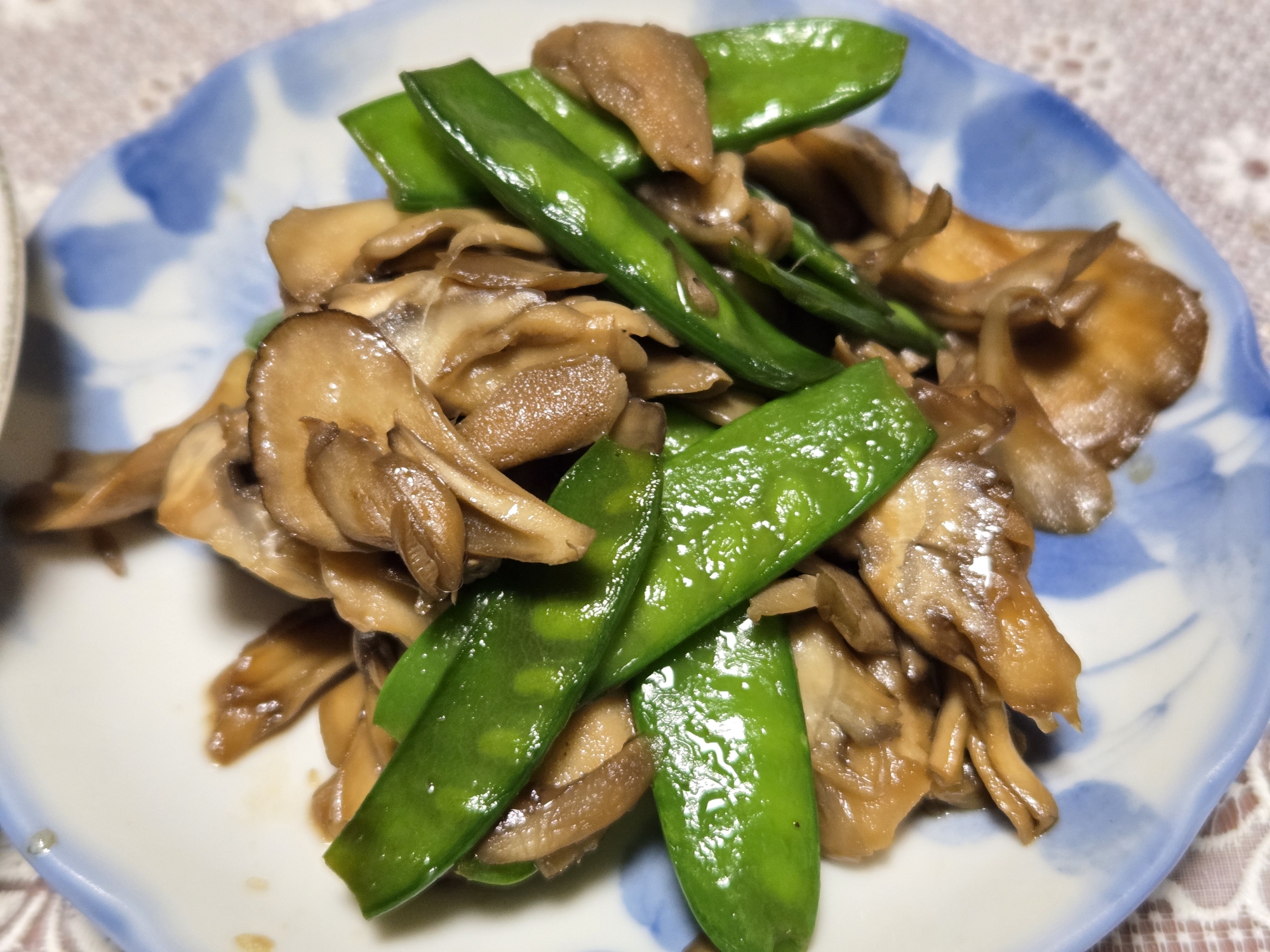 絹さやえんどうと舞茸炒め