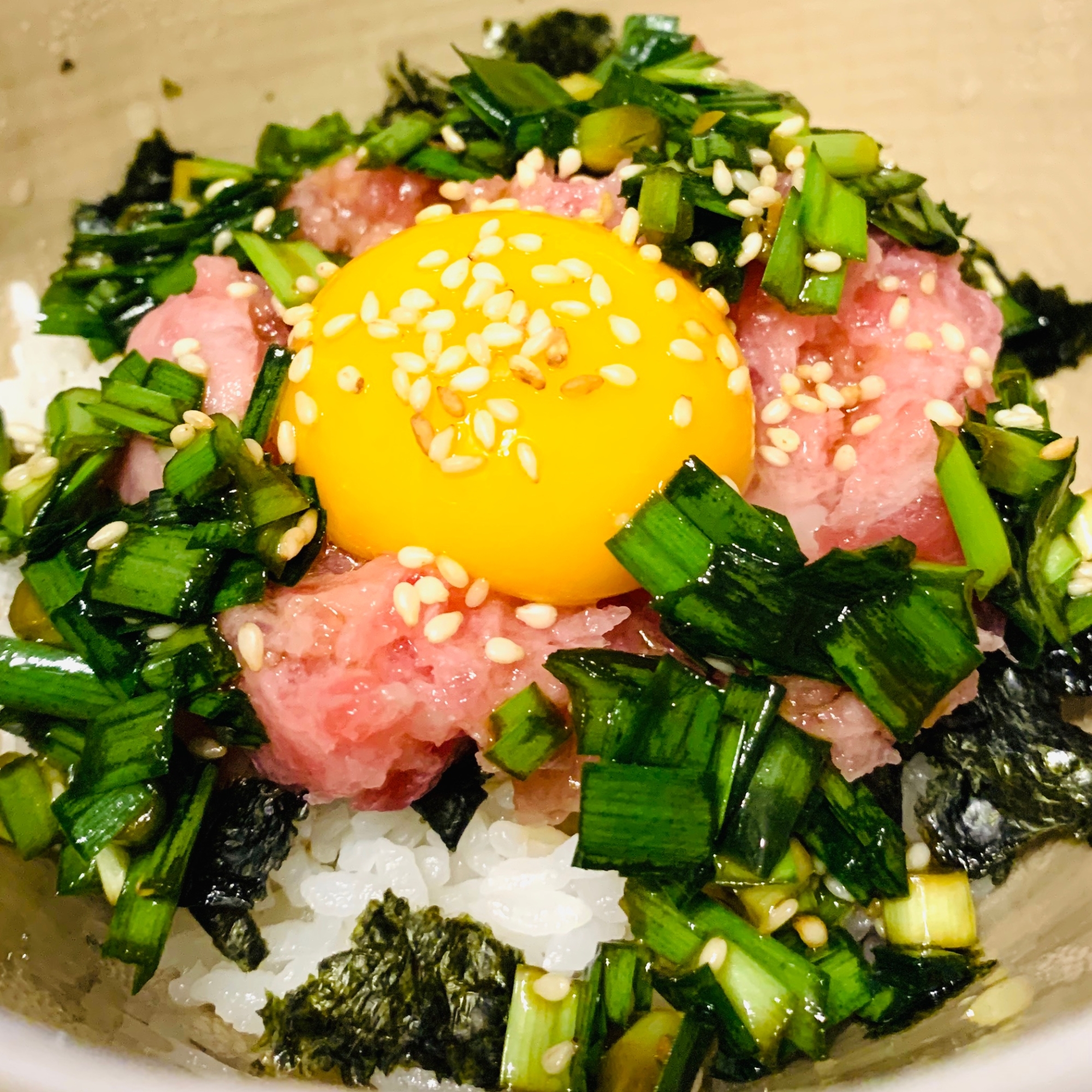 ピリ辛✨ニラだれまぐろたたき丼