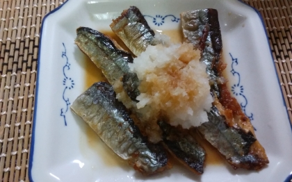 開き秋刀魚のフライパン塩焼き（ポン酢と大根おろし）