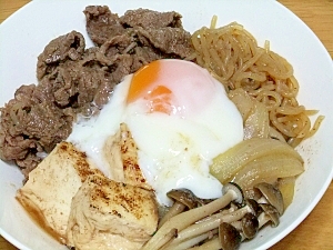 飛騨牛ですき焼き風どんぶり