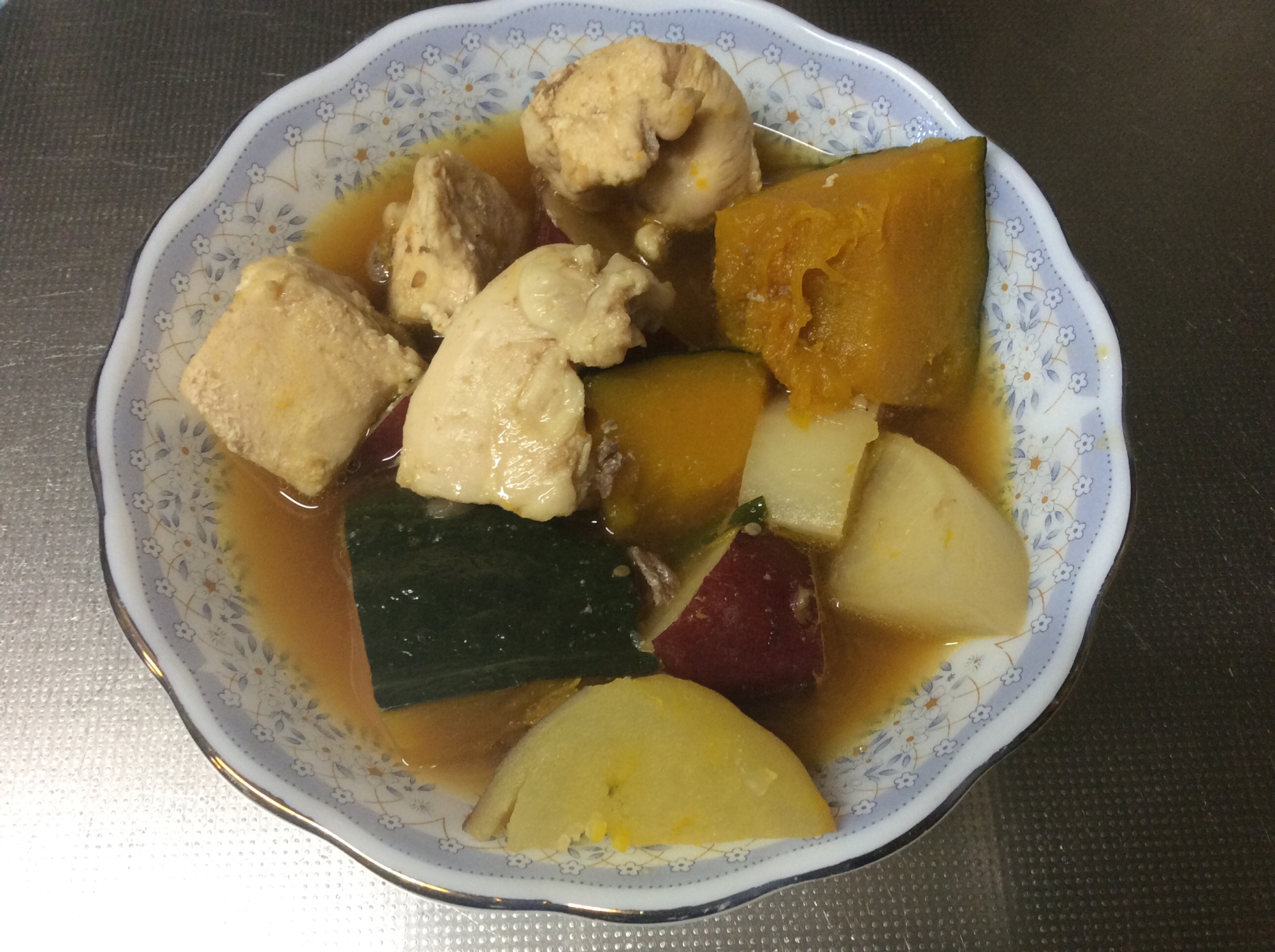 秋の味覚さつま芋・南瓜と大根・鶏肉の煮物