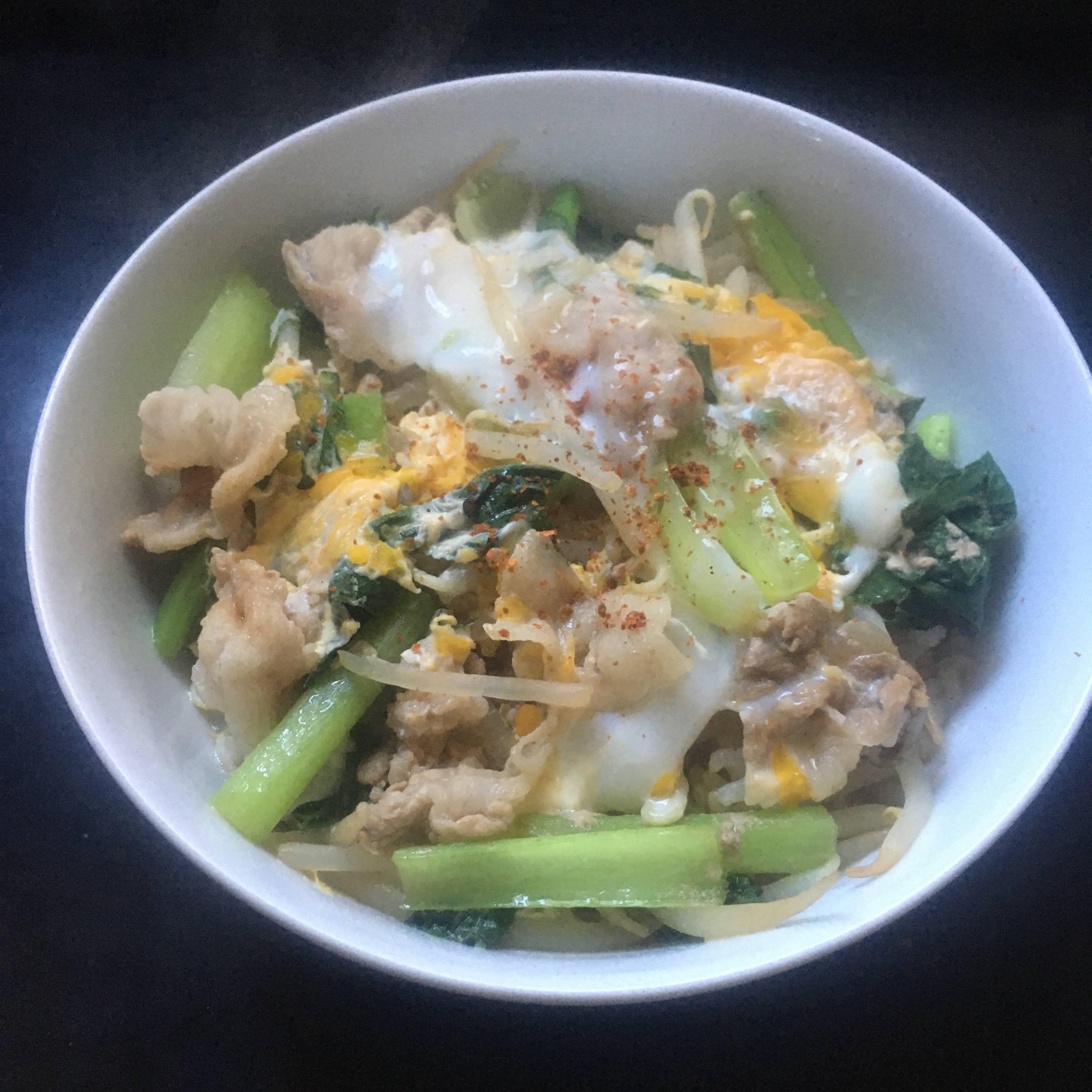 もやし、小松菜、卵とじ玄米豚丼