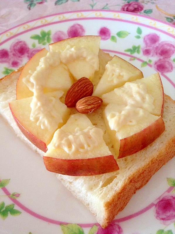林檎とアーモンドのメープルマヨトースト♡