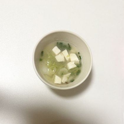 豆腐、白菜、椎茸の味噌汁