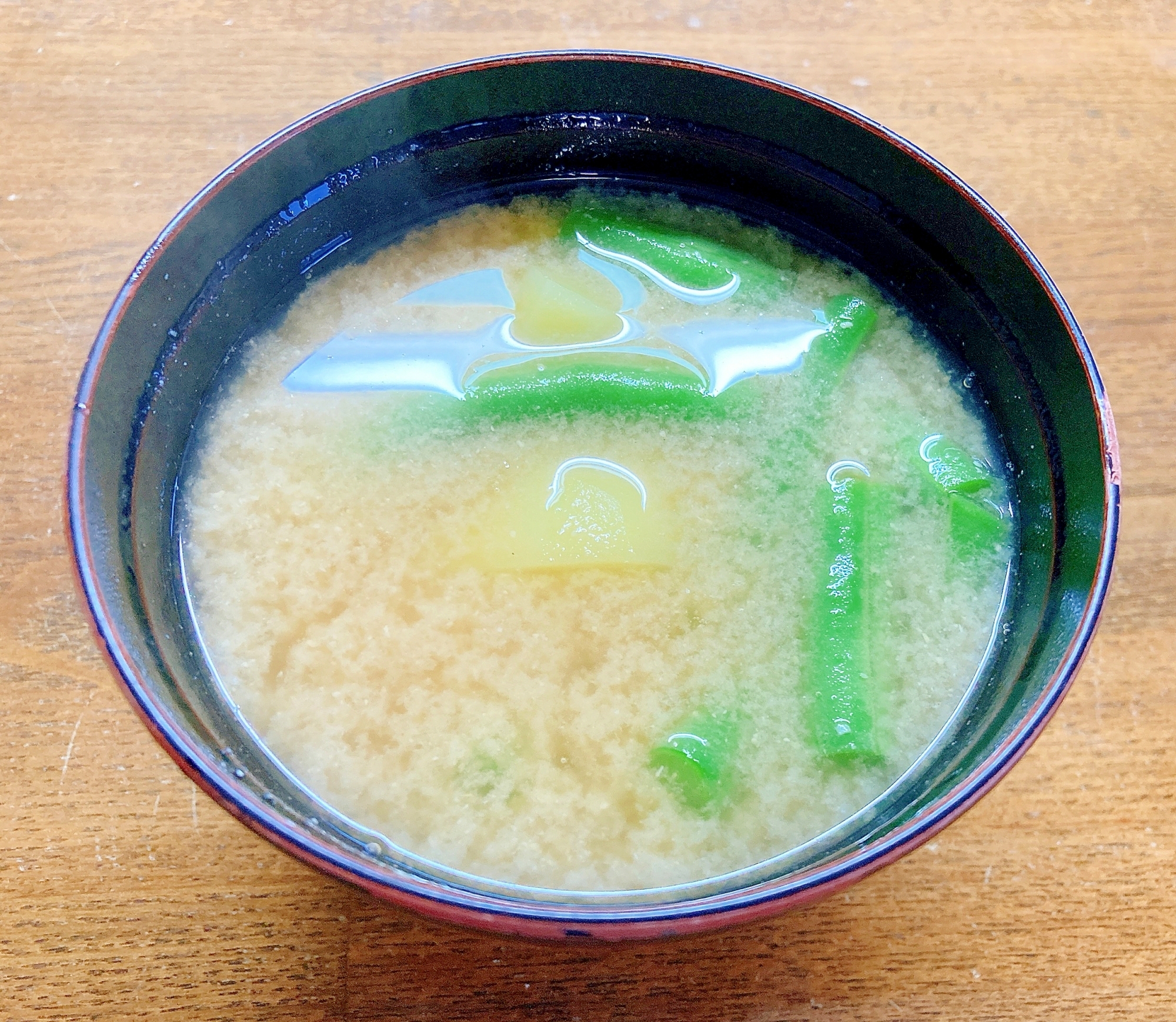 じゃが芋といんげんの味噌汁